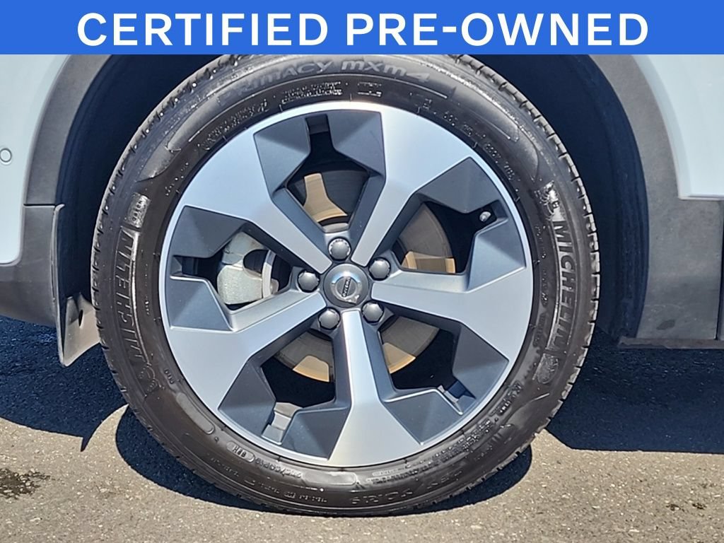 Certified 2026 Volvo XC40 B5 Plus AWD/4WD image 28