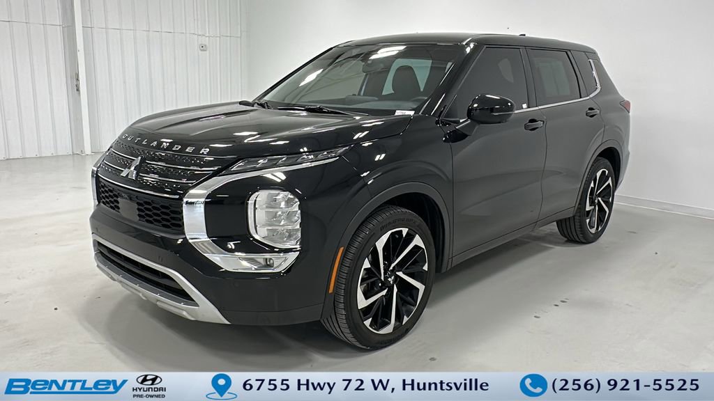 Used 2022 Mitsubishi Outlander SE image 1