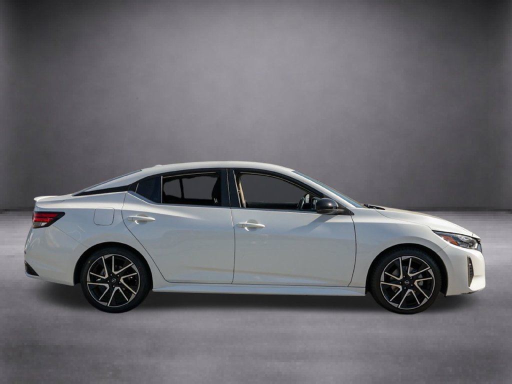 Used 2024 Nissan Sentra SR FWD image 3