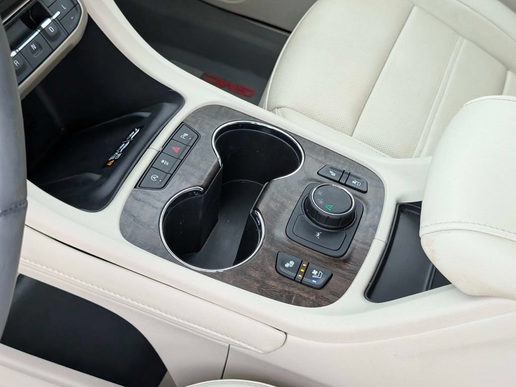 Used 2022 GMC Acadia Denali w/ Denali Technology Package FWD image 17