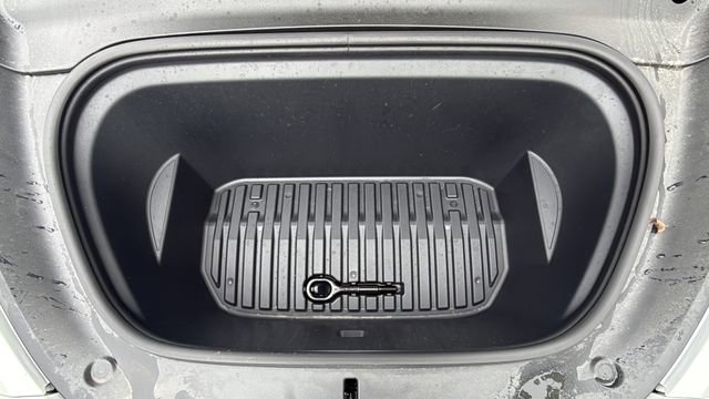 Used 2024 Tesla Model Y 2WD image 28