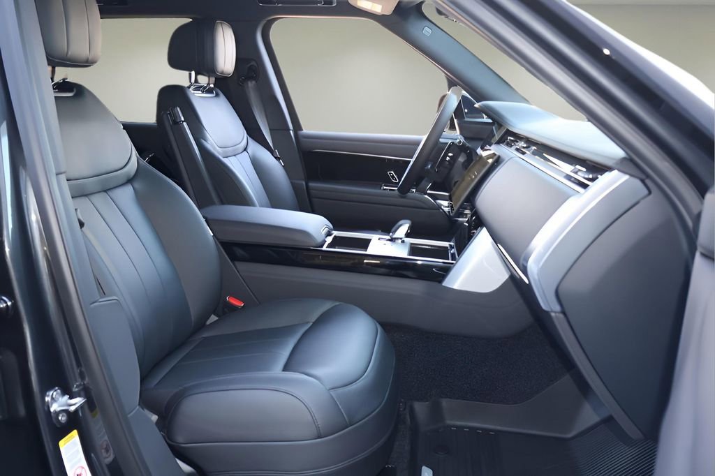 New 2026 Land Rover Range Rover Long Wheelbase SE image 18