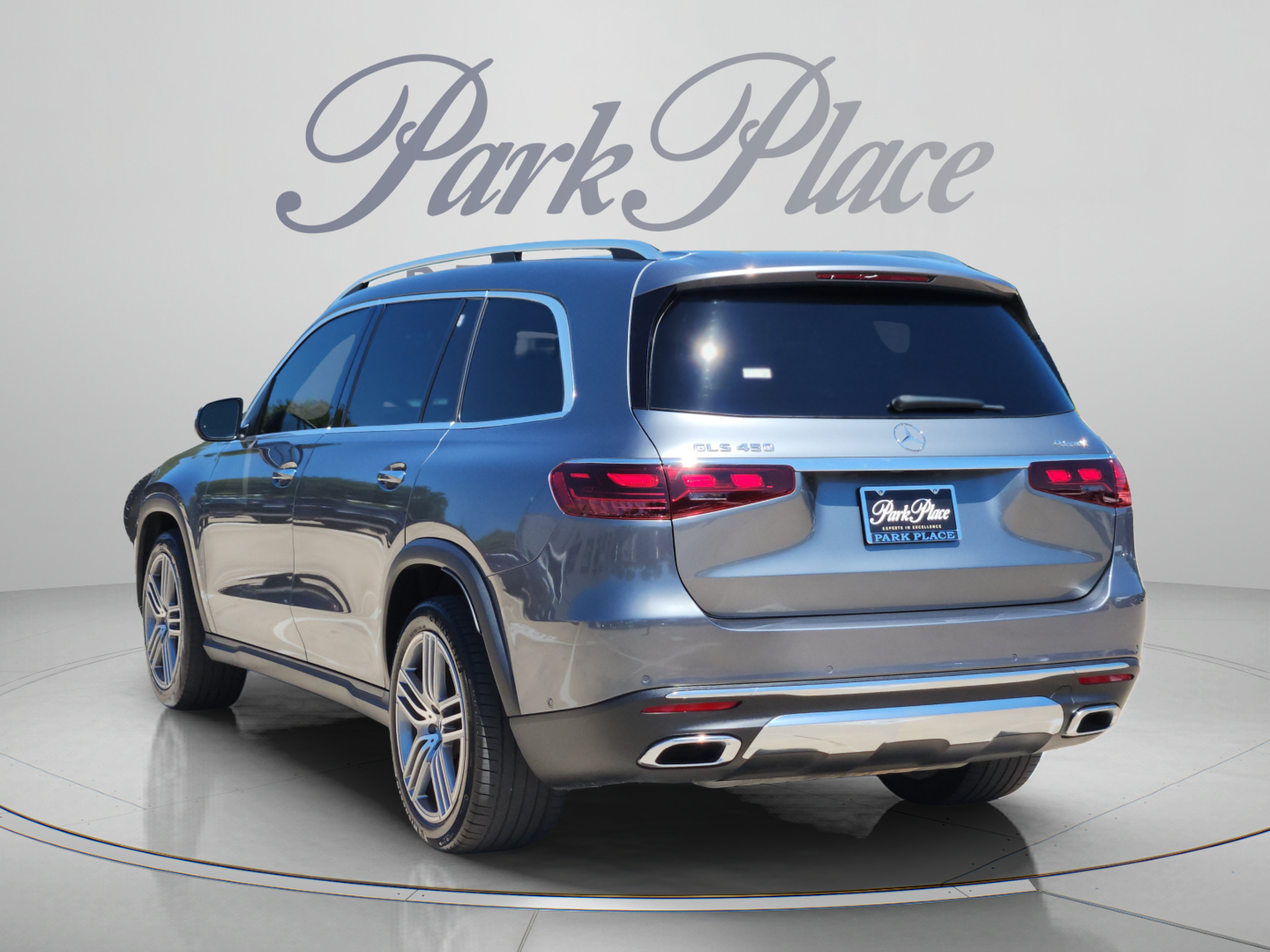 Used 2024 Mercedes-Benz GLS 450 4MATIC image 3