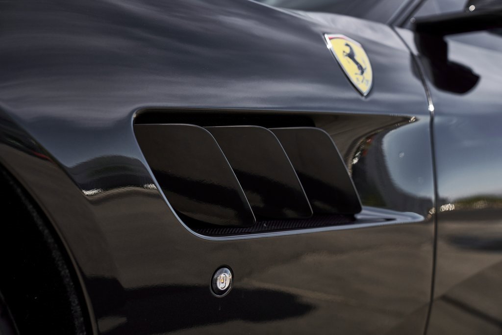 Used 2018 Ferrari GTC4Lusso image 8