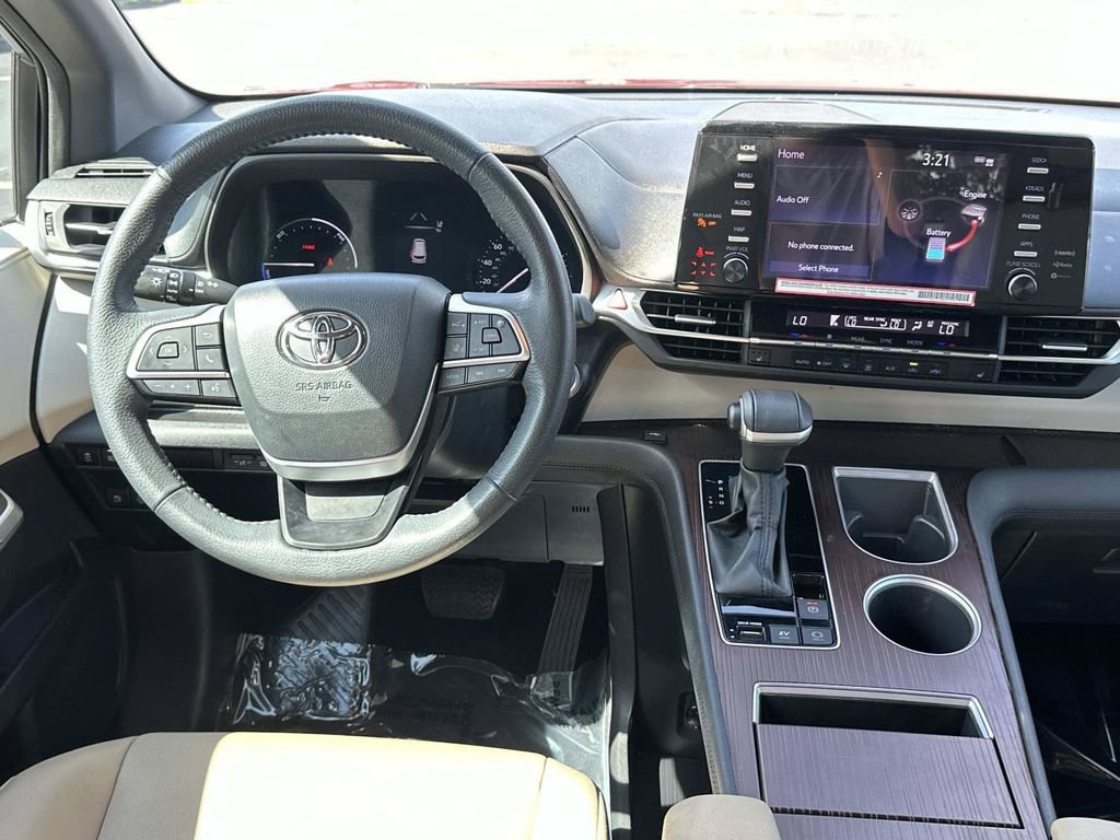 Used 2024 Toyota Sienna XLE FWD image 19