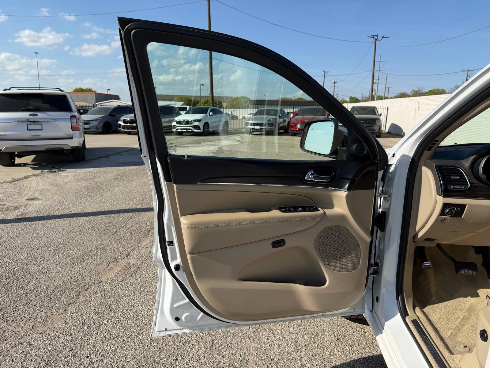 Used 2020 Jeep Grand Cherokee Overland RWD image 21