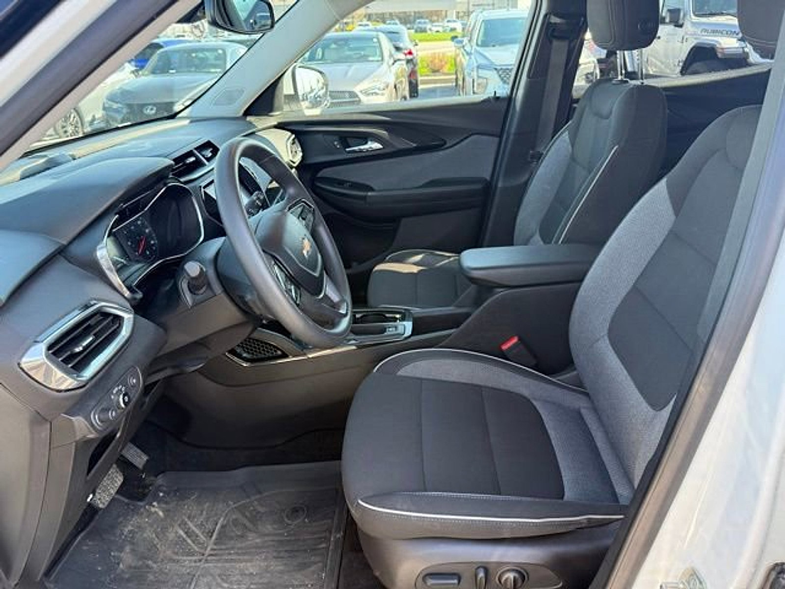 Used 2023 Chevrolet TrailBlazer LT w/ Convenience Package AWD/4WD image 8