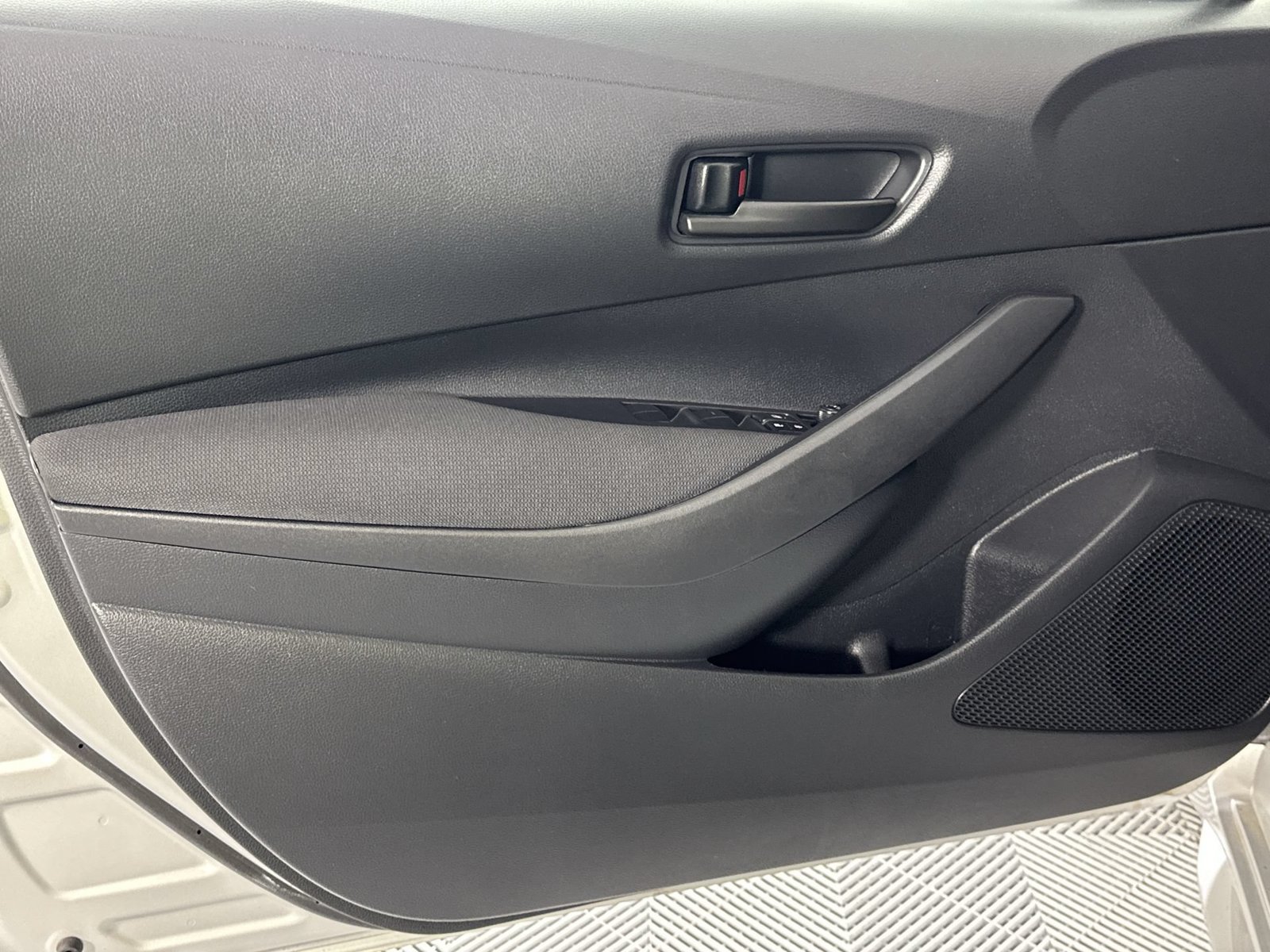 Used 2025 Toyota Corolla LE FWD image 27