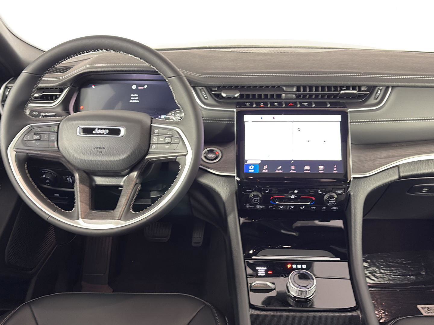 New 2025 Jeep Grand Cherokee L Limited AWD/4WD image 9
