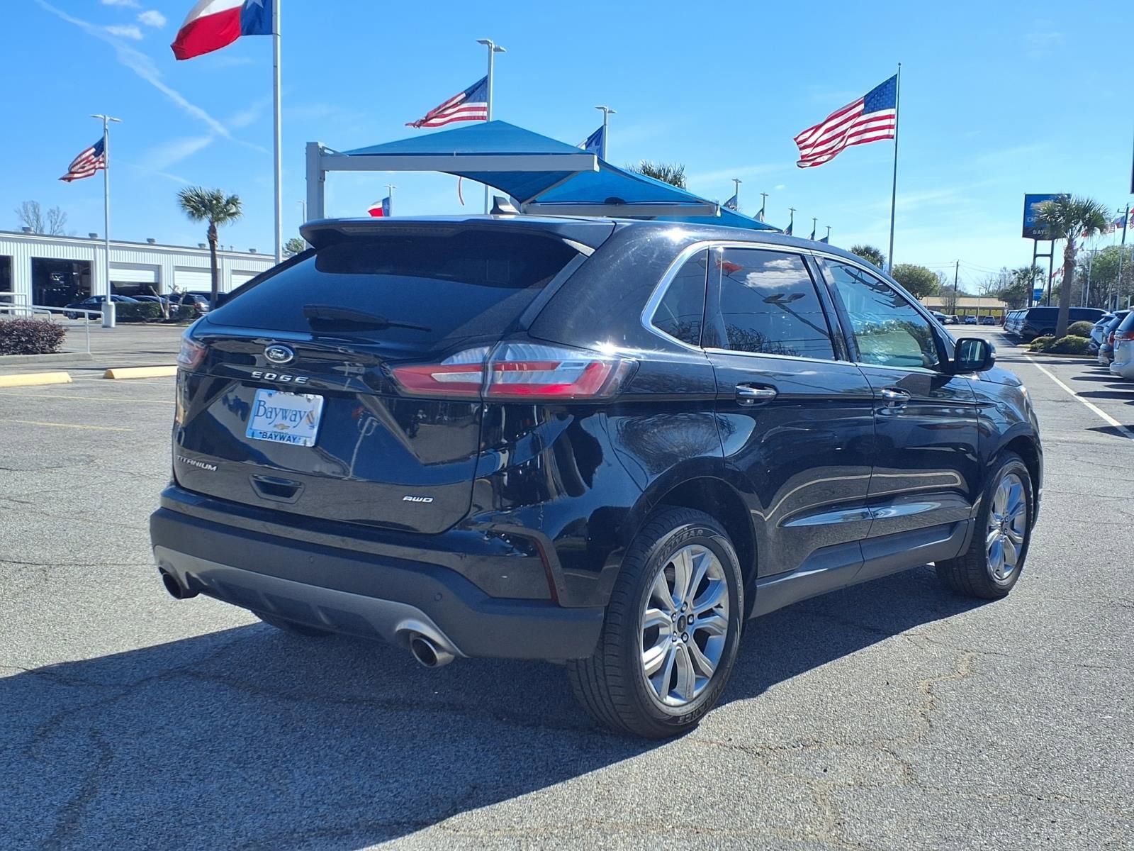 Used 2024 Ford Edge Titanium image 2