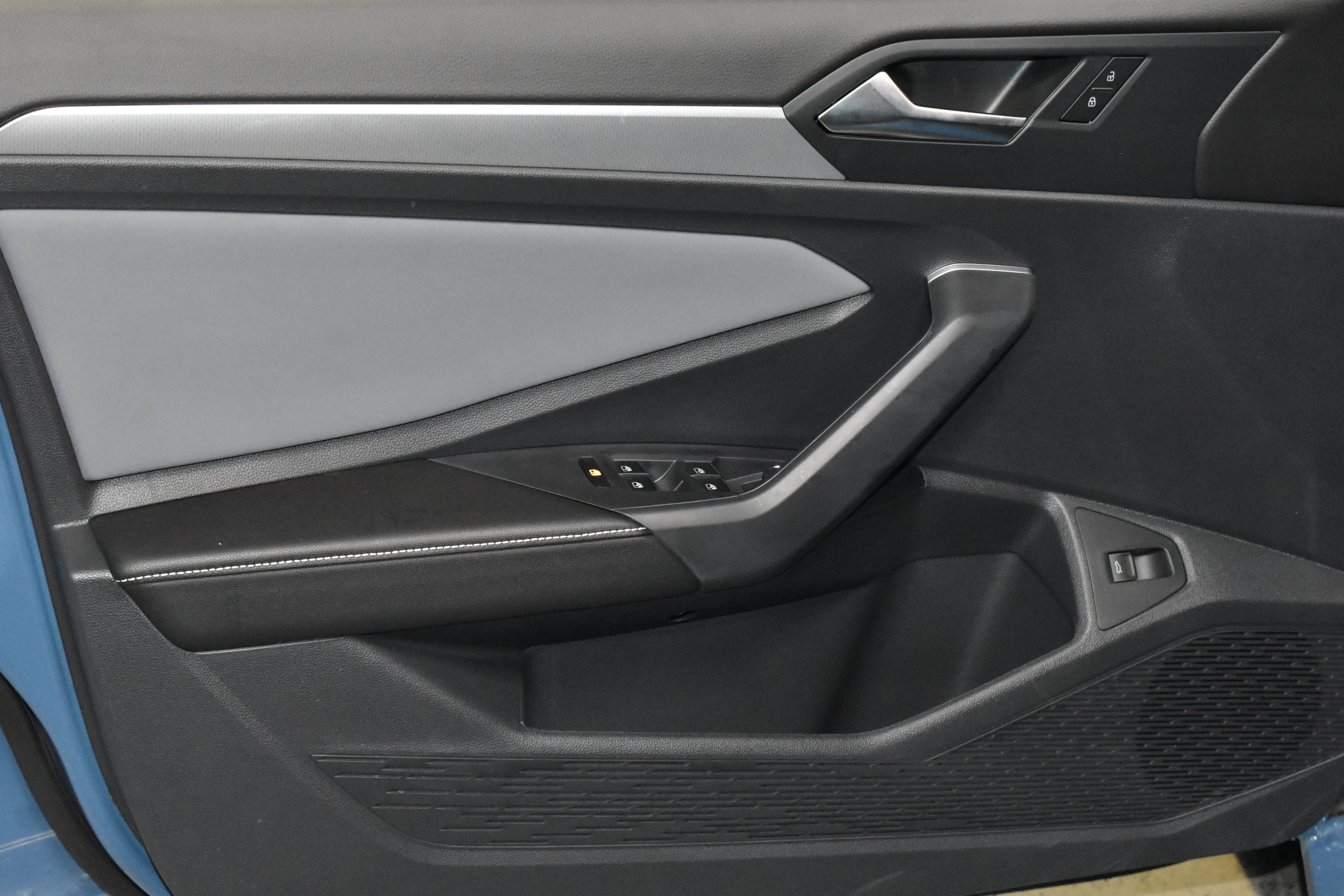 New 2026 Volkswagen Jetta SE FWD image 3