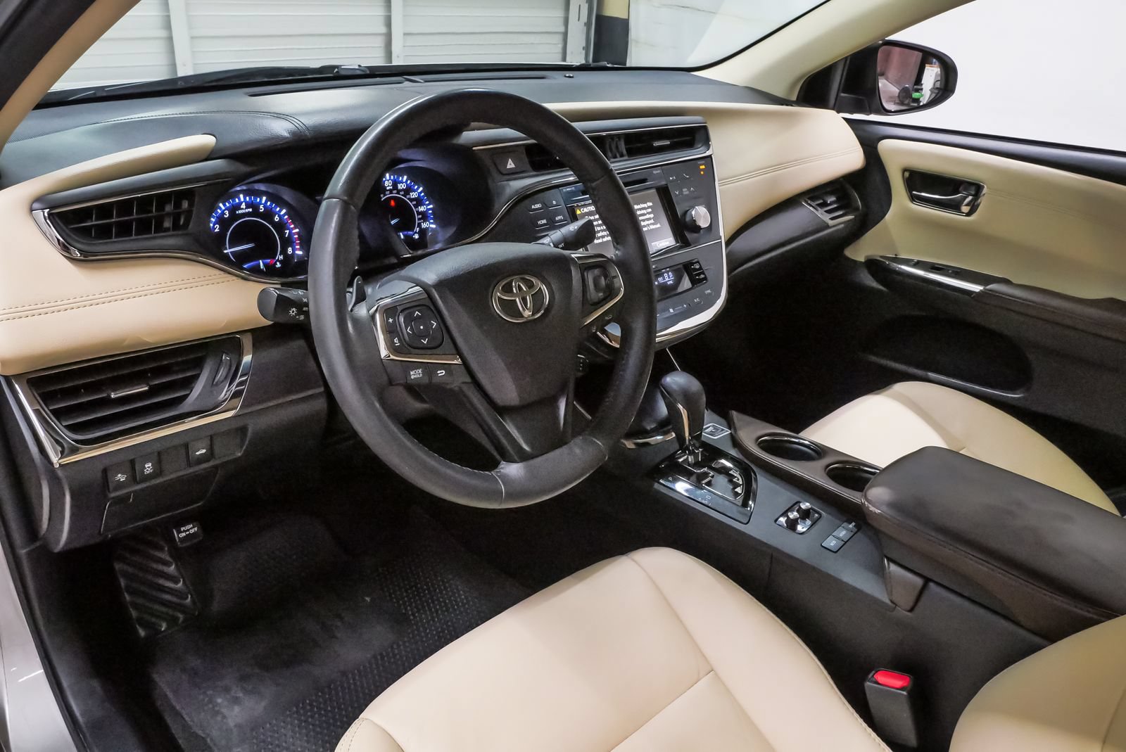 Used 2017 Toyota Avalon XLE FWD image 2