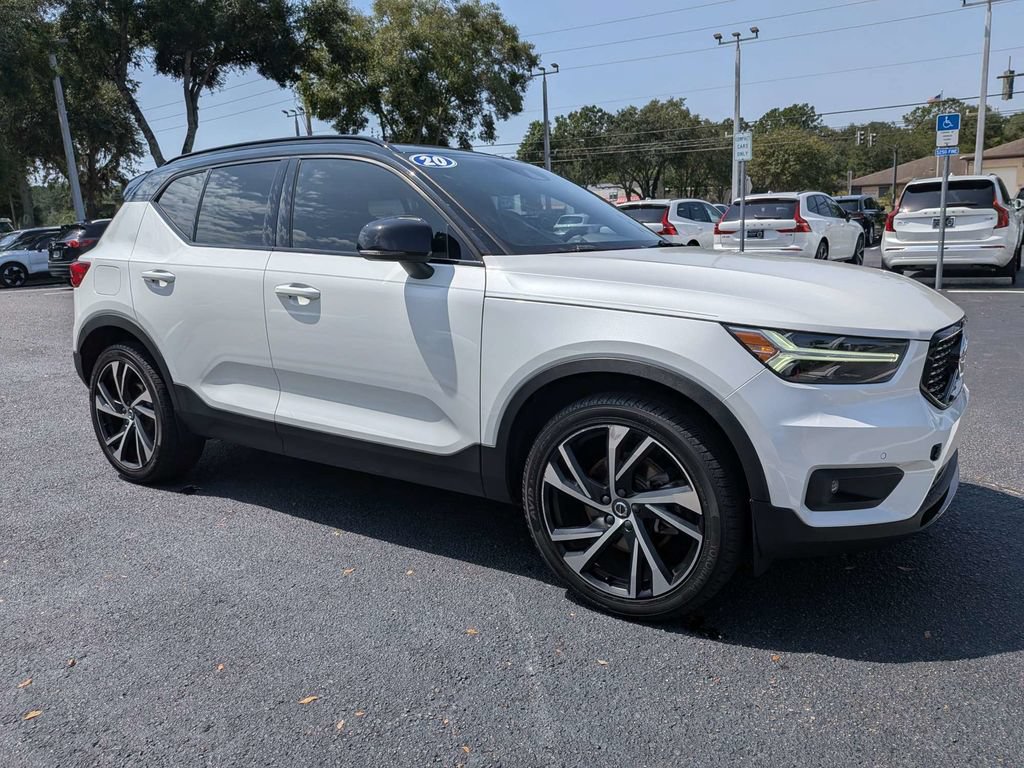 Used 2020 Volvo XC40 T4 R-Design FWD image 8