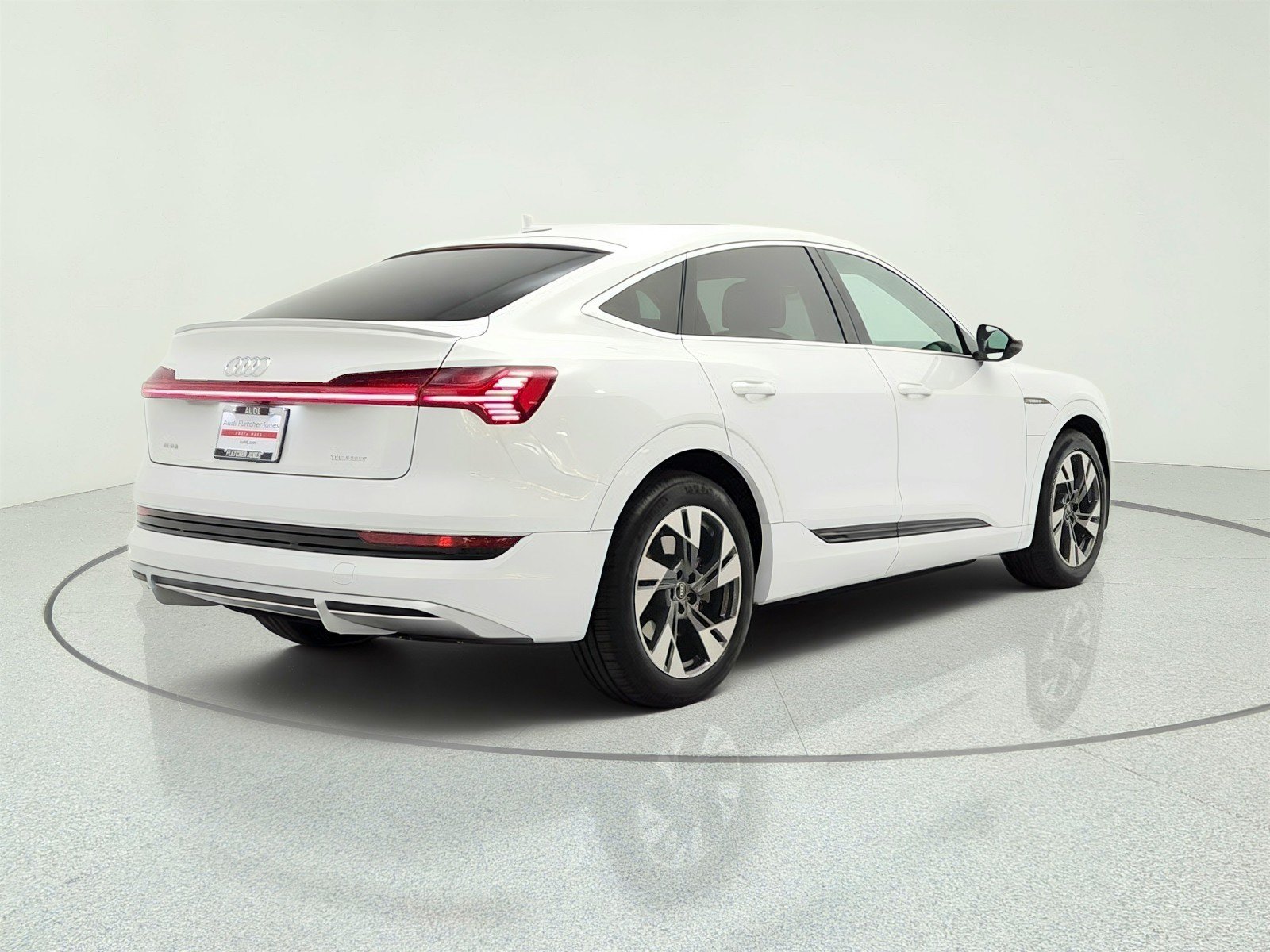 Used 2022 Audi e-tron Premium AWD/4WD image 5