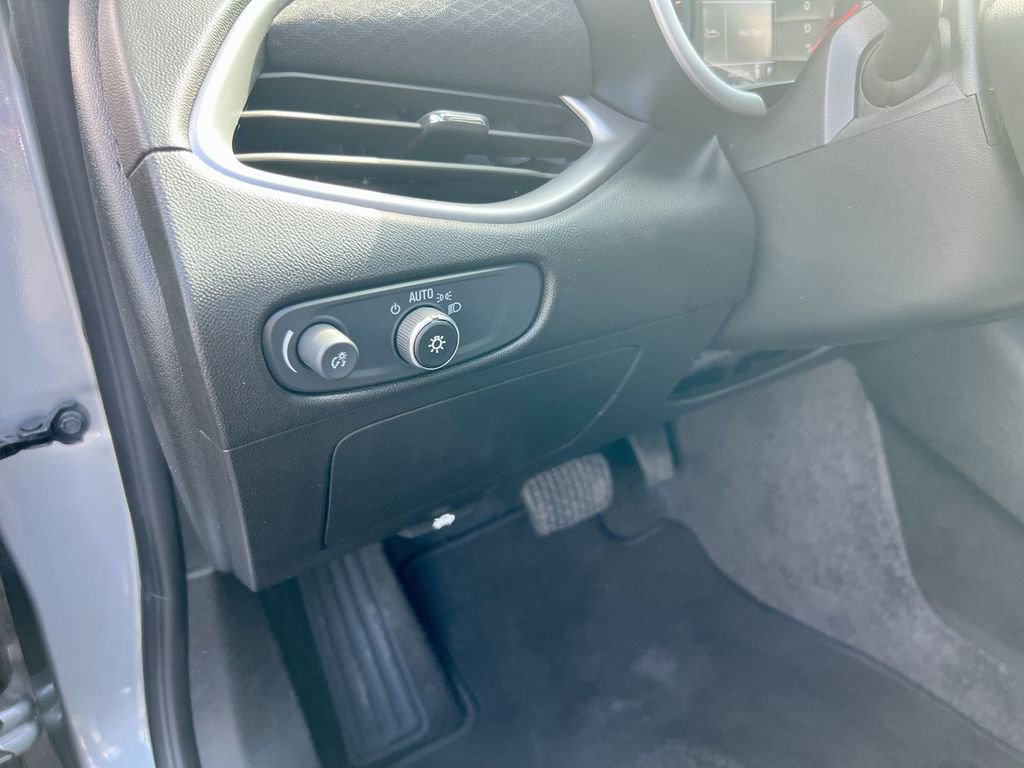 Used 2024 Chevrolet Malibu LT FWD image 16