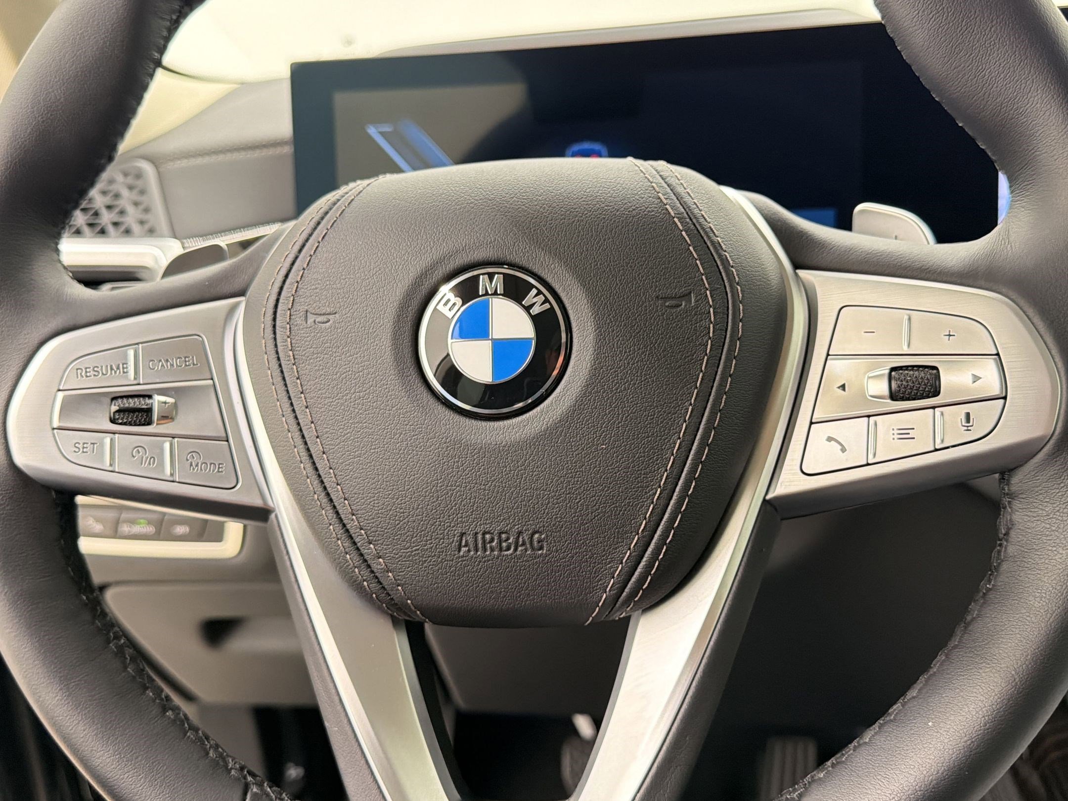 Certified 2024 BMW X7 xDrive40i w/ Premium Package AWD/4WD image 17
