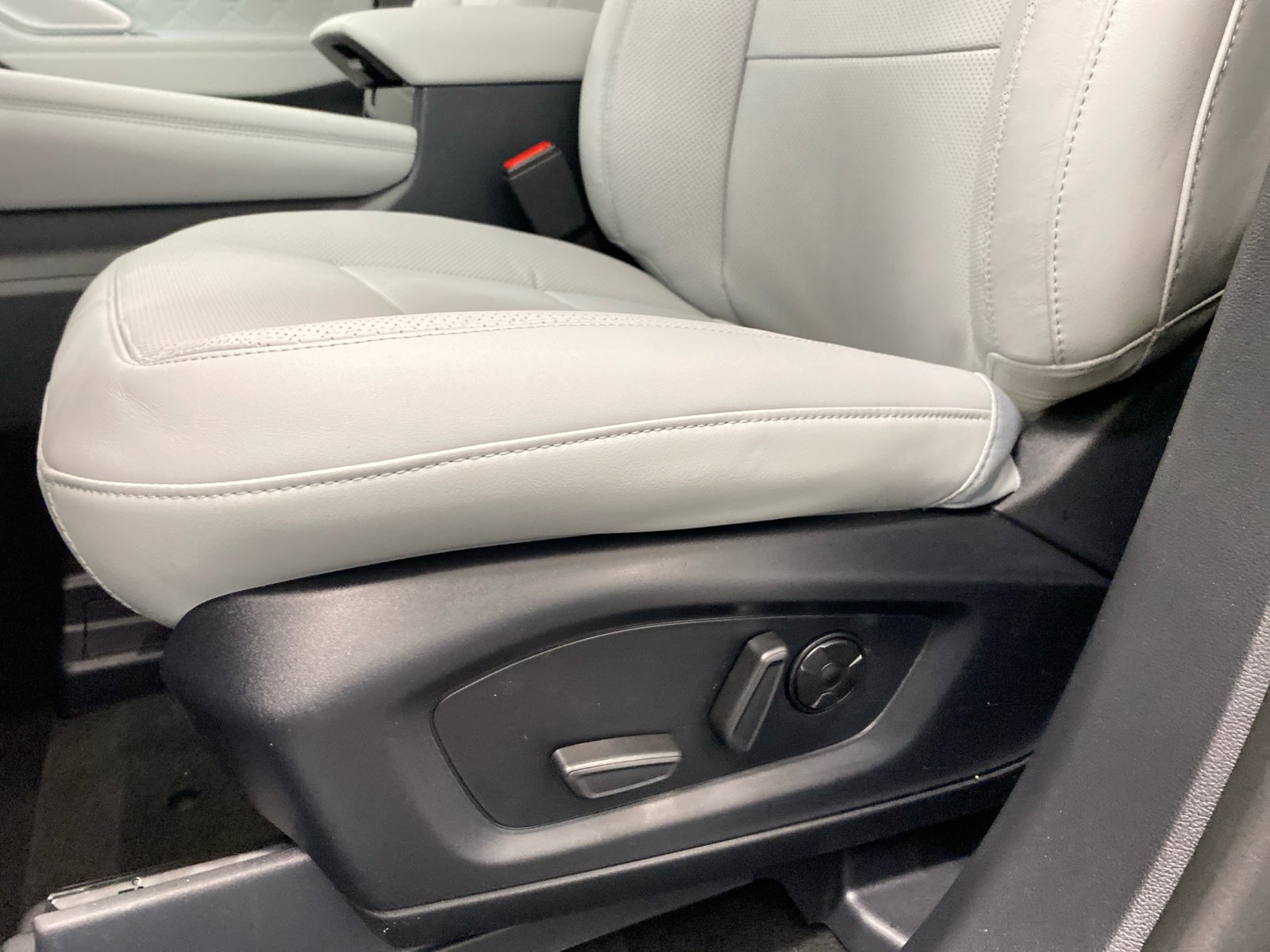 New 2026 Ford Explorer Platinum image 24
