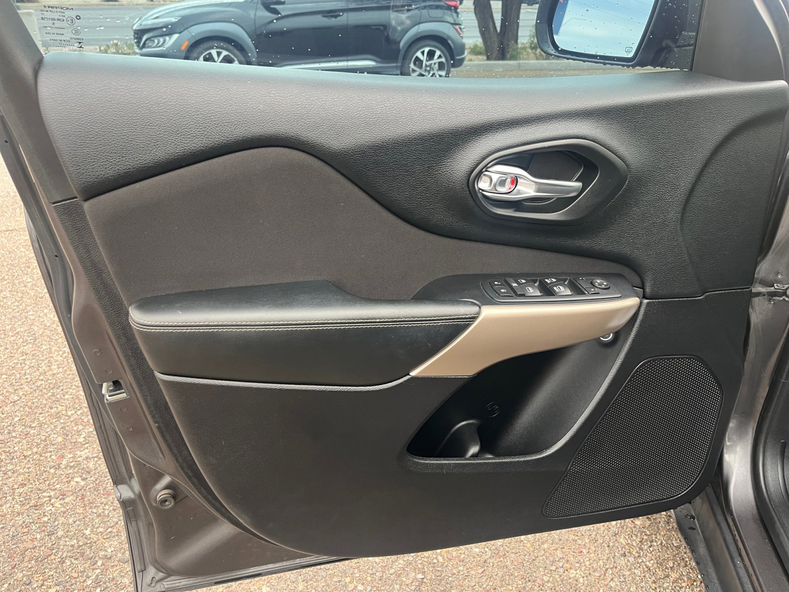 Used 2017 Jeep Cherokee Latitude w/ Safety/Convenience Group image 13