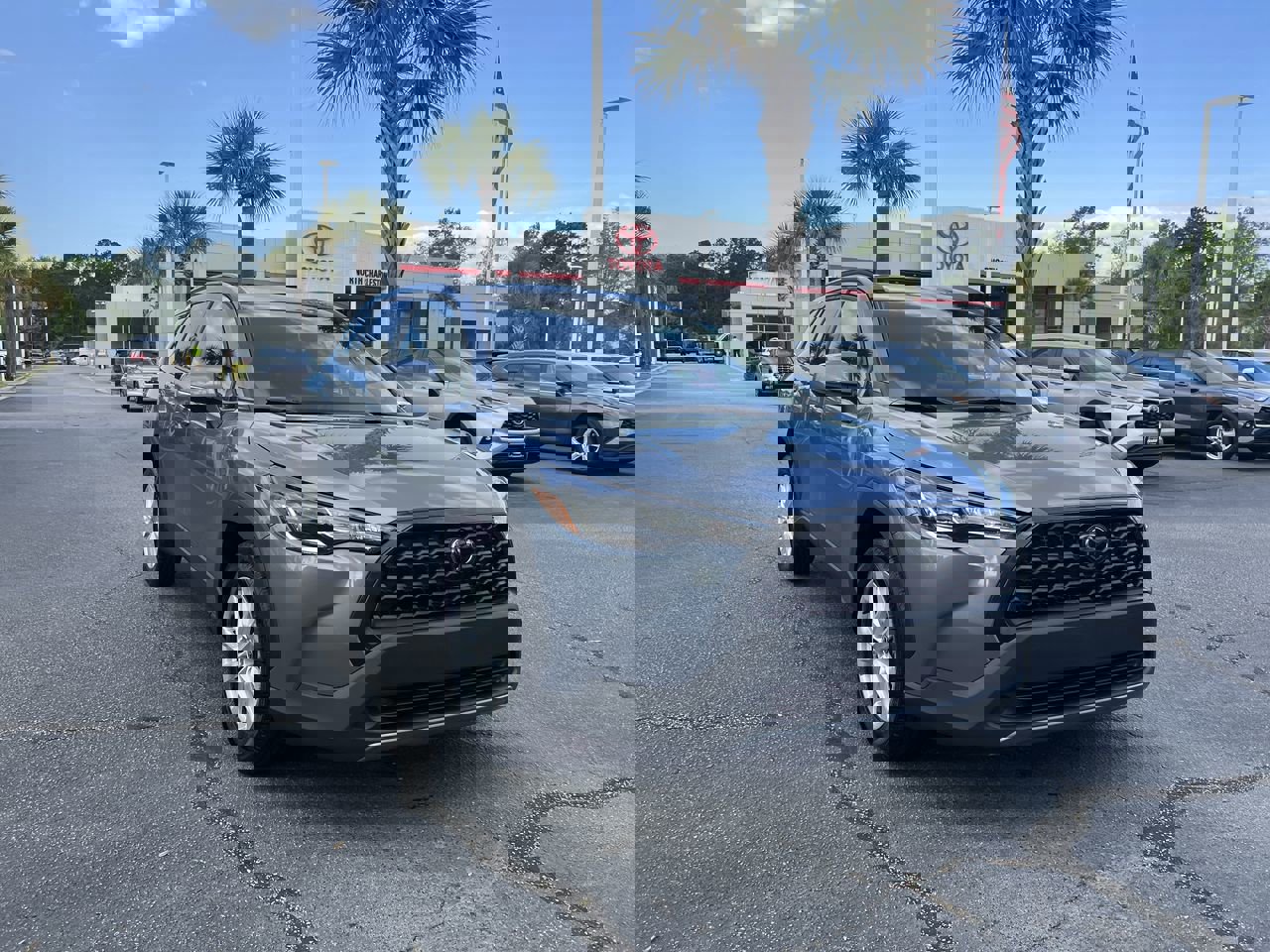 Used 2023 Toyota Corolla Cross LE image 2