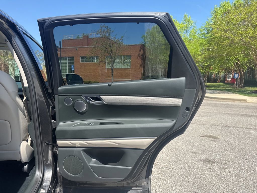 Certified 2025 Genesis GV80 2.5T Advanced AWD/4WD image 33
