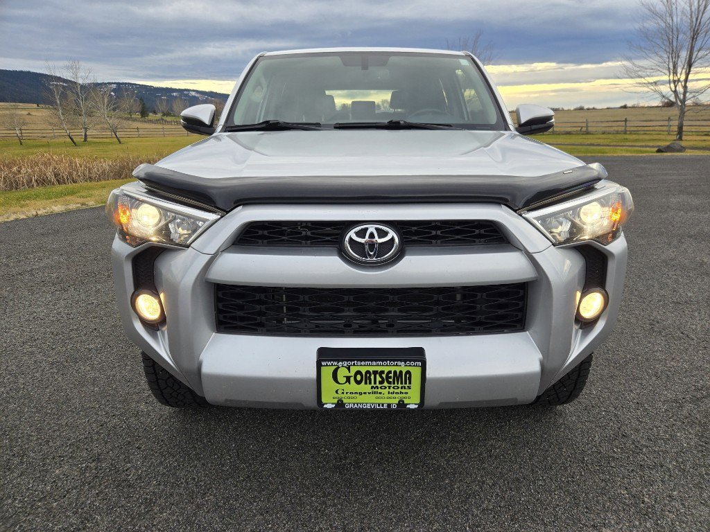 Used 2016 Toyota 4Runner SR5 Premium image 2