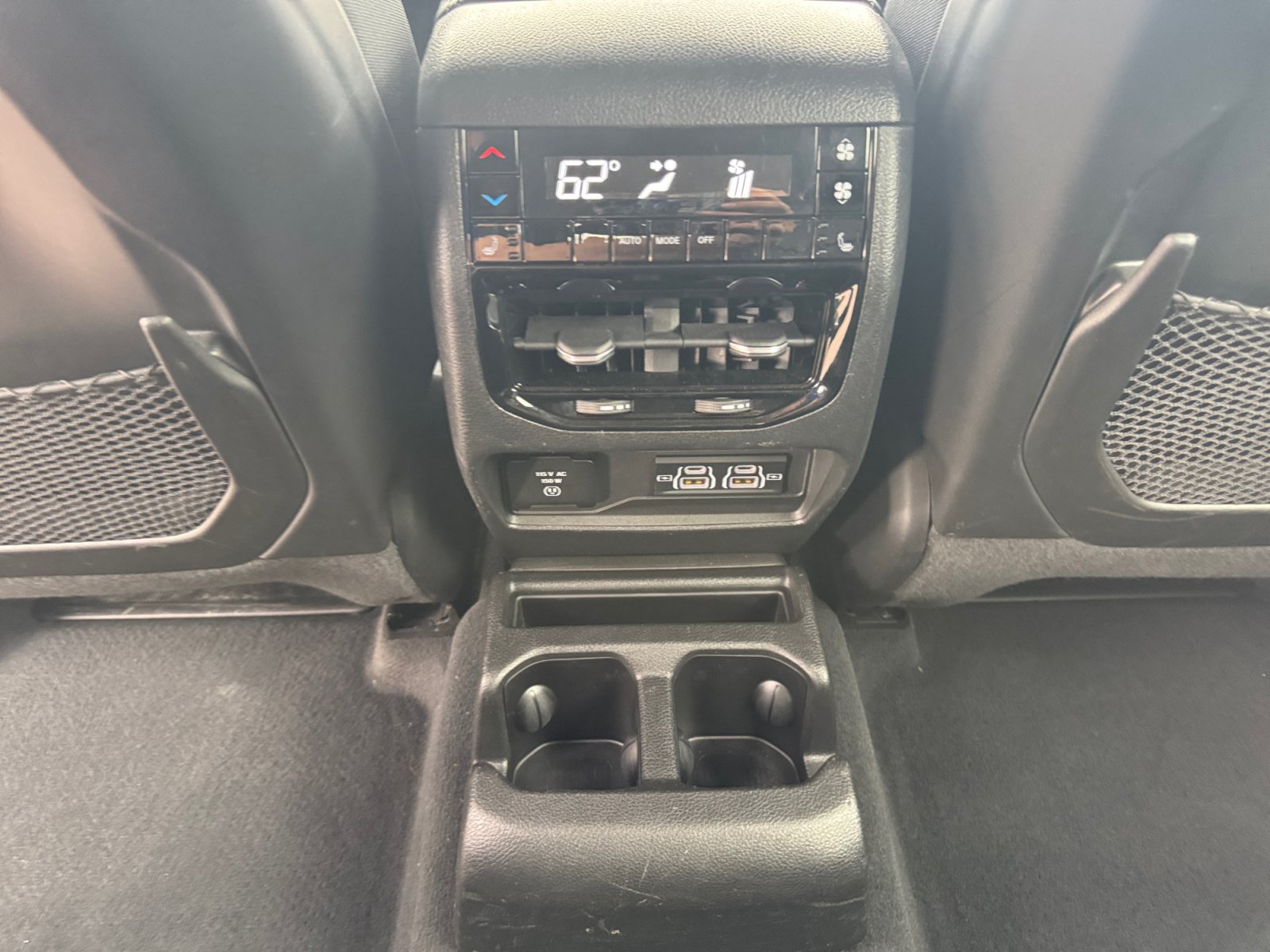 Used 2023 Jeep Grand Cherokee L Limited w/ Black Appearance Package AWD/4WD image 29