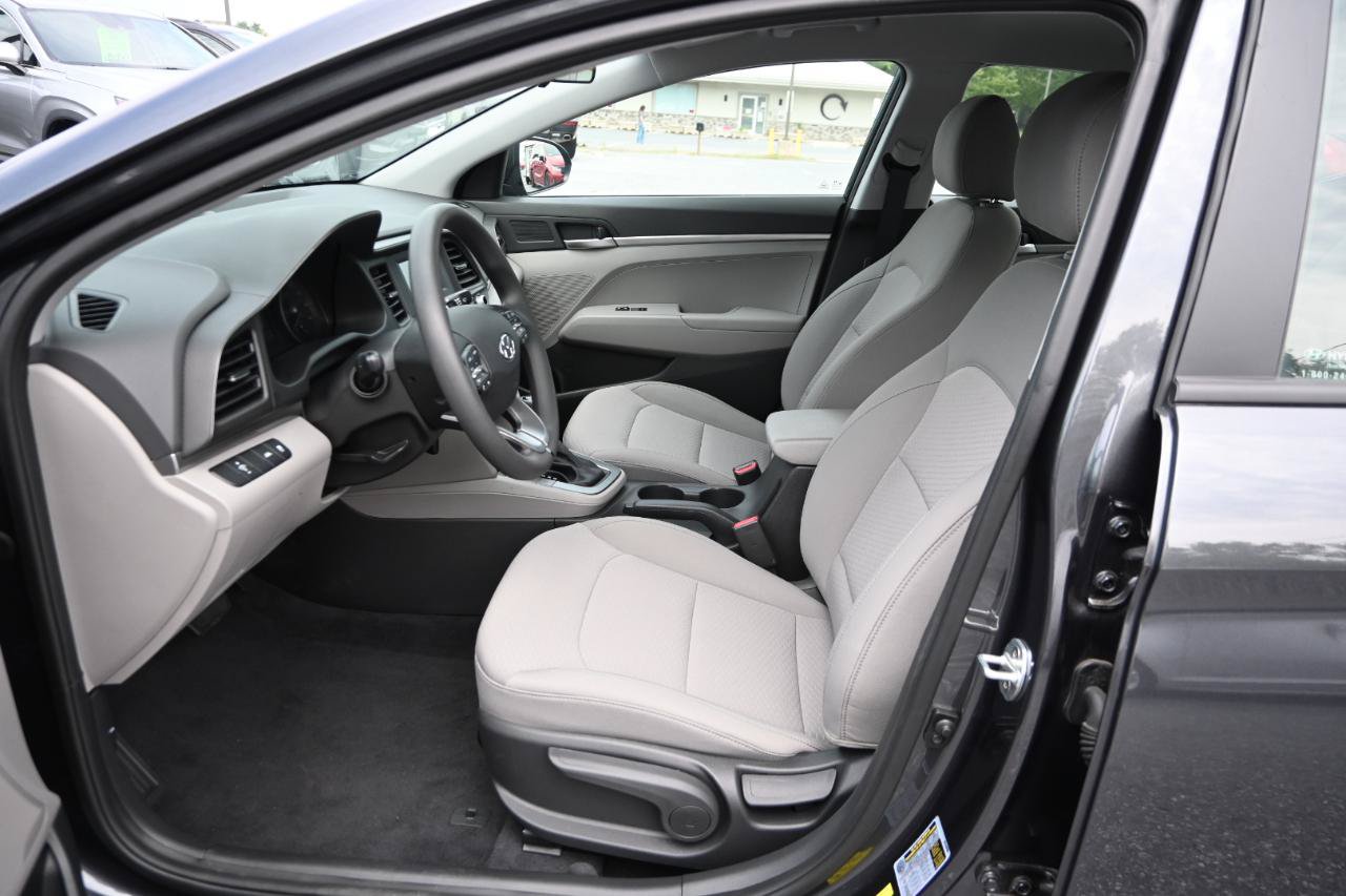 Used 2020 Hyundai Elantra SE FWD image 14
