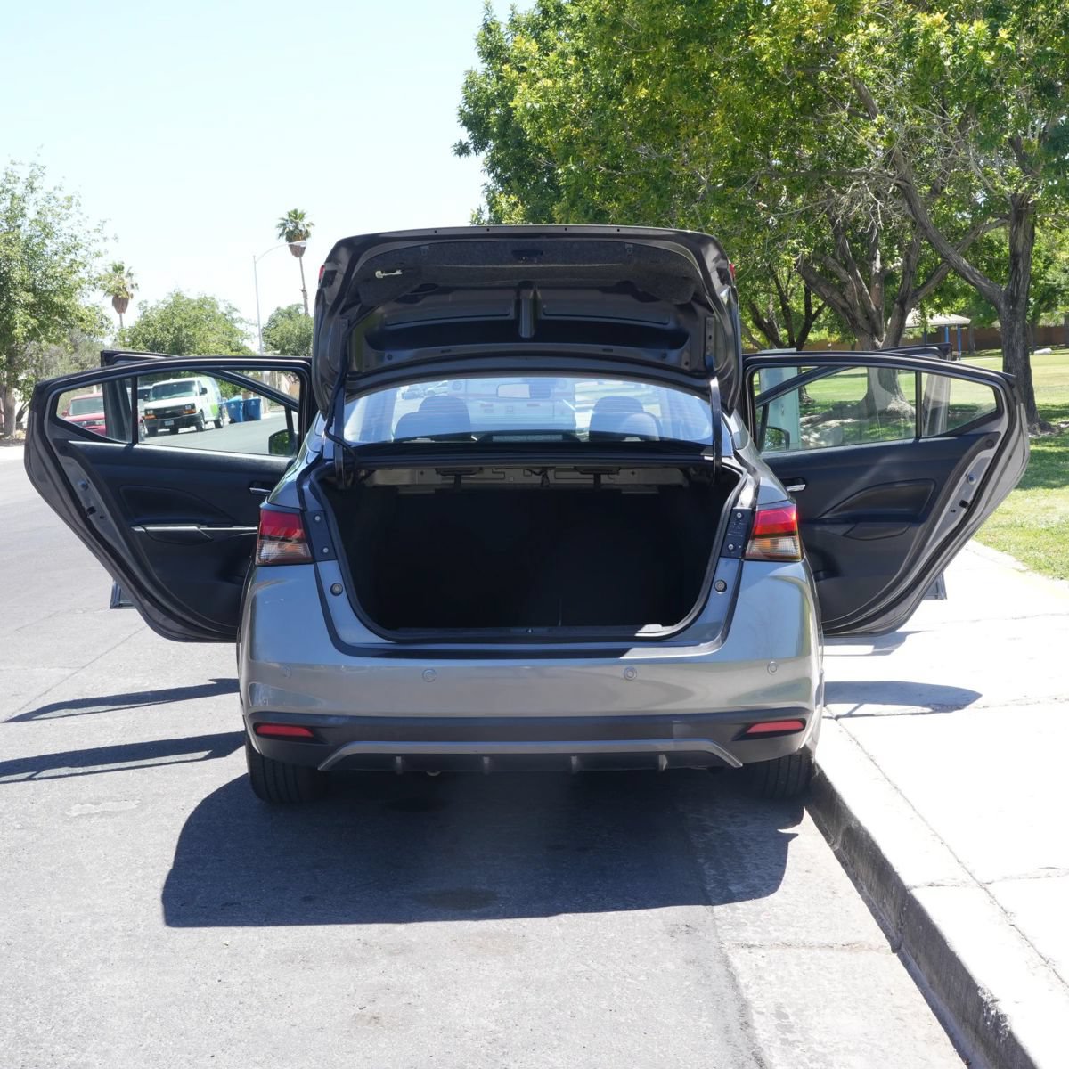 Used 2022 Nissan Versa SR w/ Convenience Package FWD image 8