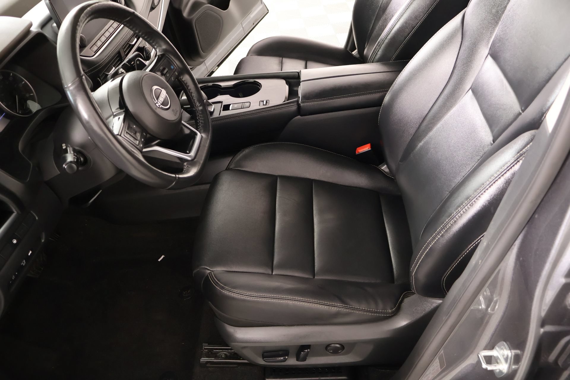 Used 2023 Nissan Rogue SL w/ SL Premium Package FWD image 12