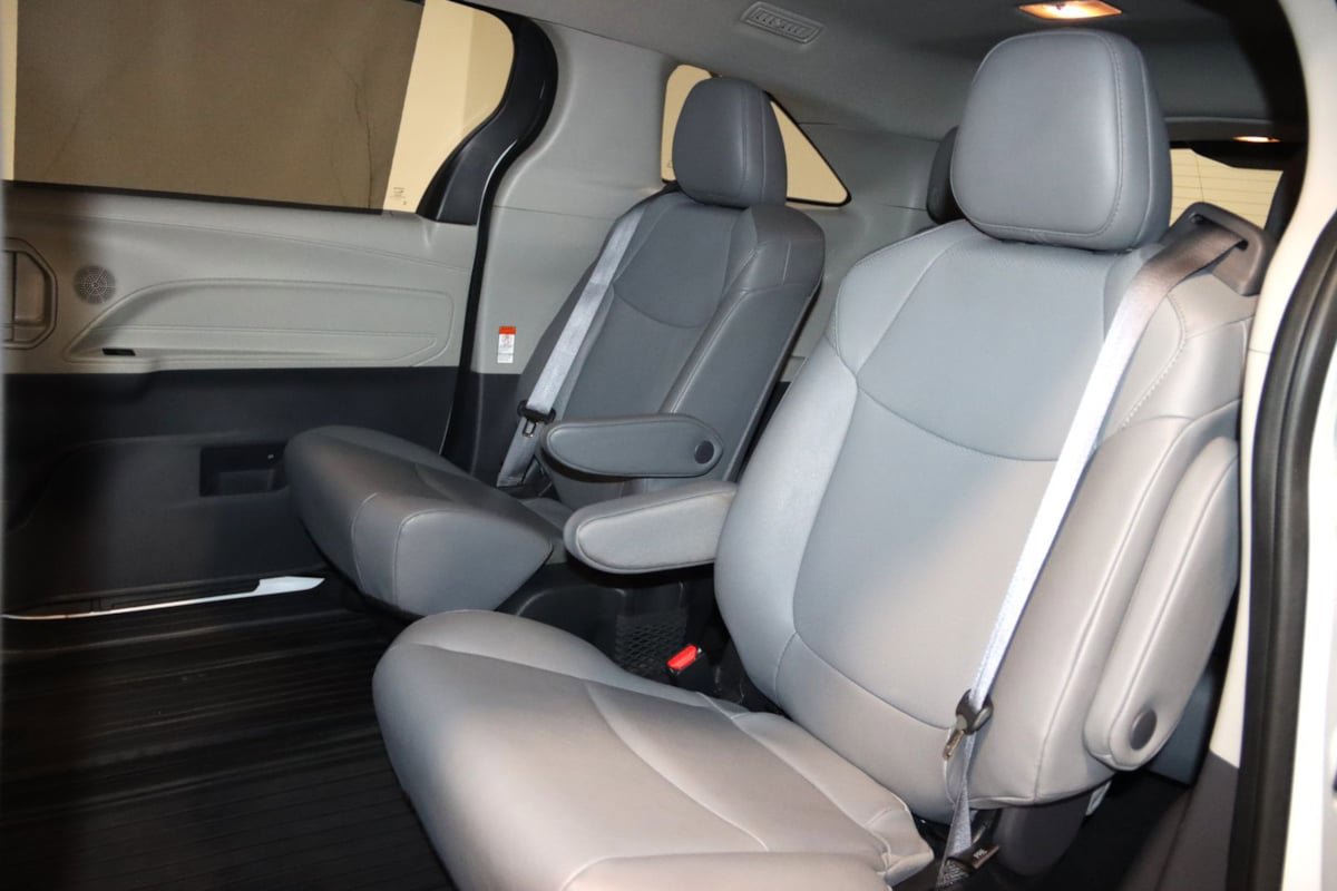 Used 2023 Toyota Sienna XLE FWD image 52