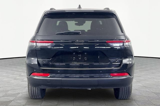 Used 2024 Jeep Grand Cherokee Altitude AWD/4WD image 5