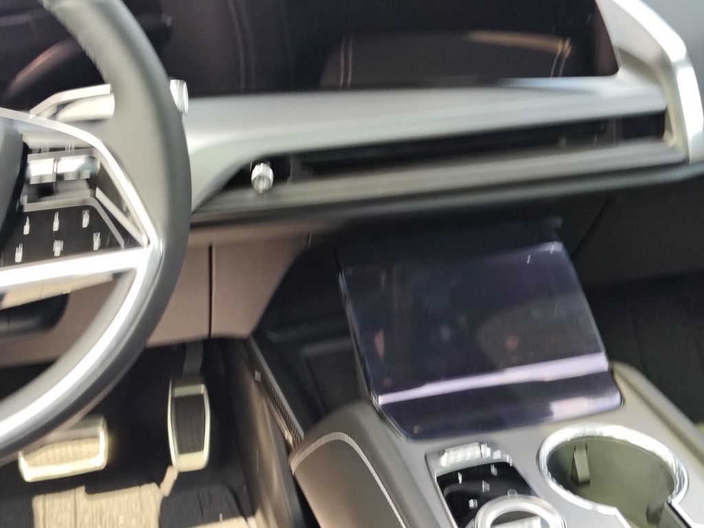 New 2027 Cadillac Vistiq Premium Luxury w/ LPO, Premium Carpet Package AWD/4WD image 43