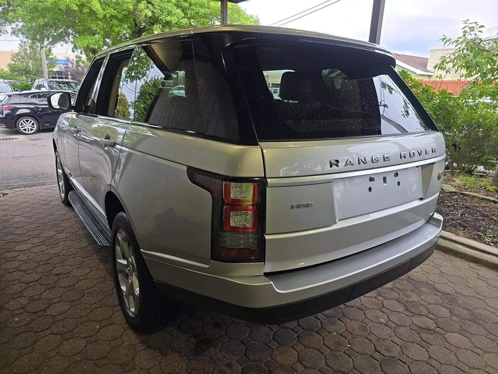 Used 2014 Land Rover Range Rover HSE AWD/4WD image 2