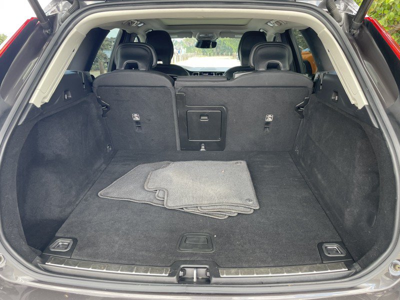 Used 2022 Volvo XC60 B5 Momentum AWD/4WD image 33