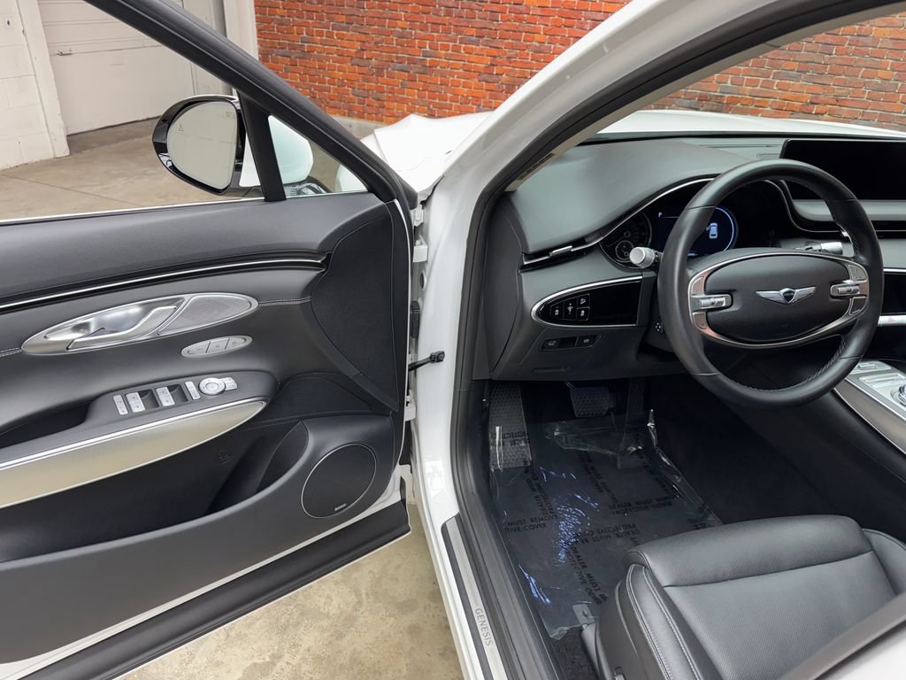Used 2022 Genesis GV70 2.5T w/ Select Package AWD/4WD image 8