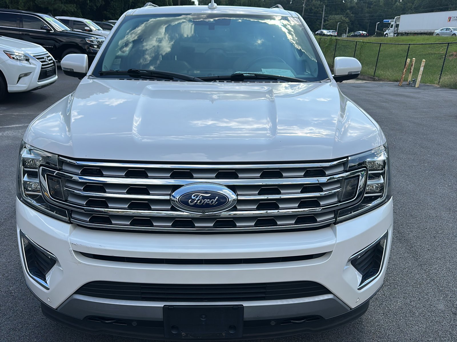 Used 2019 Ford Expedition Limited w/ Equipment Group 302A AWD/4WD image 8