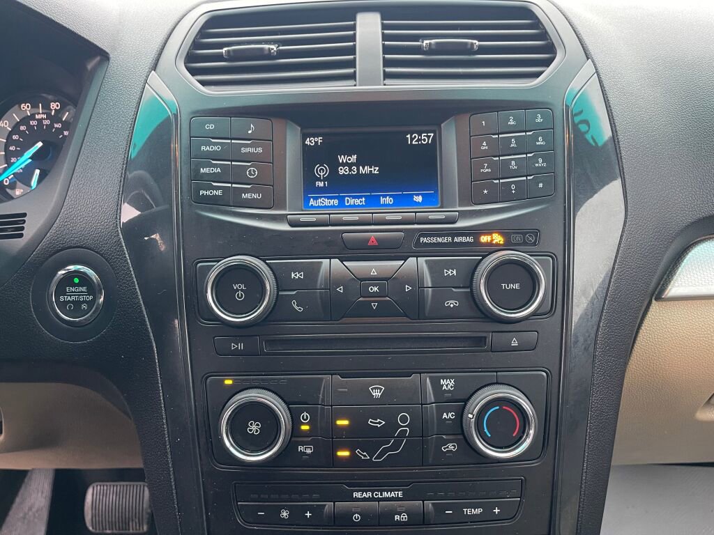 Used 2017 Ford Explorer XLT image 6