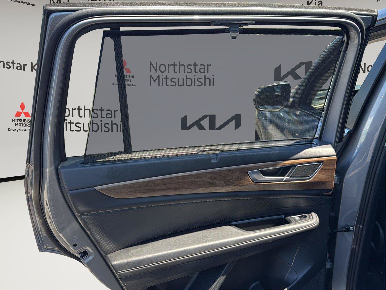 Used 2025 Volkswagen Atlas SE AWD/4WD image 25