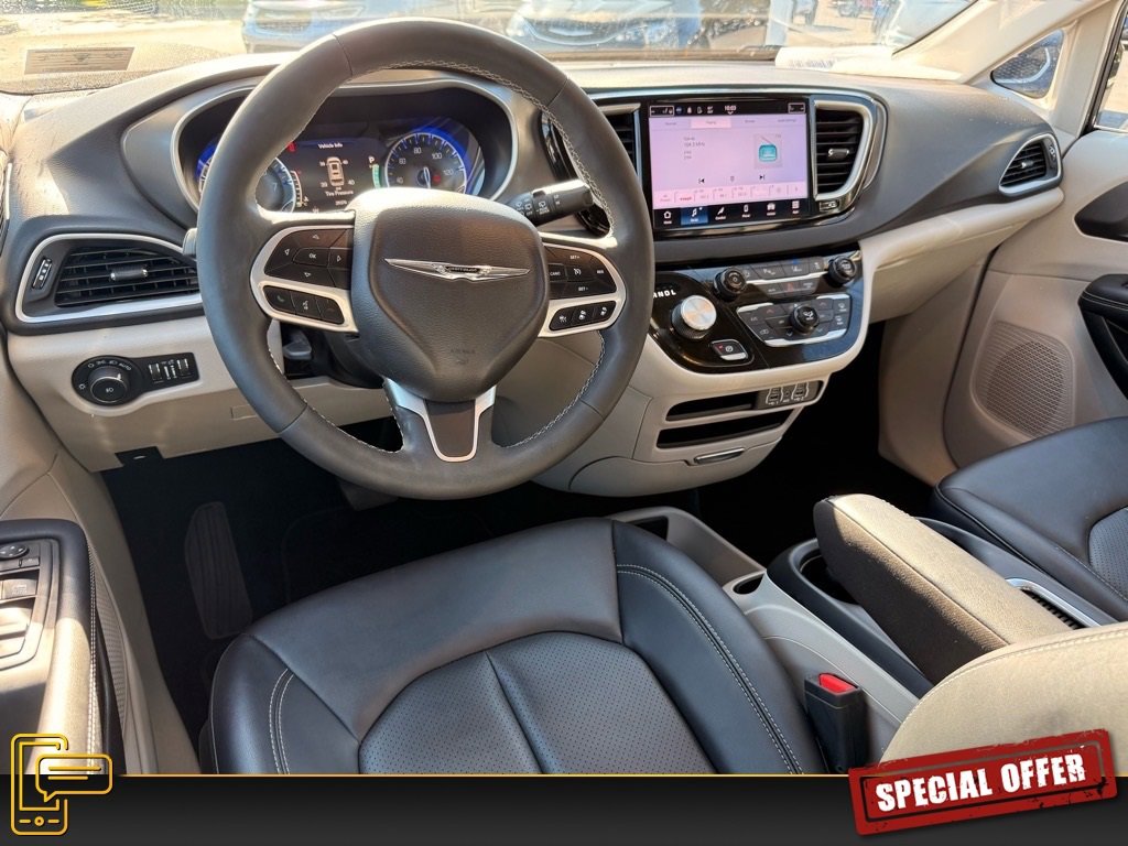 Used 2024 Chrysler Pacifica Touring-L image 12