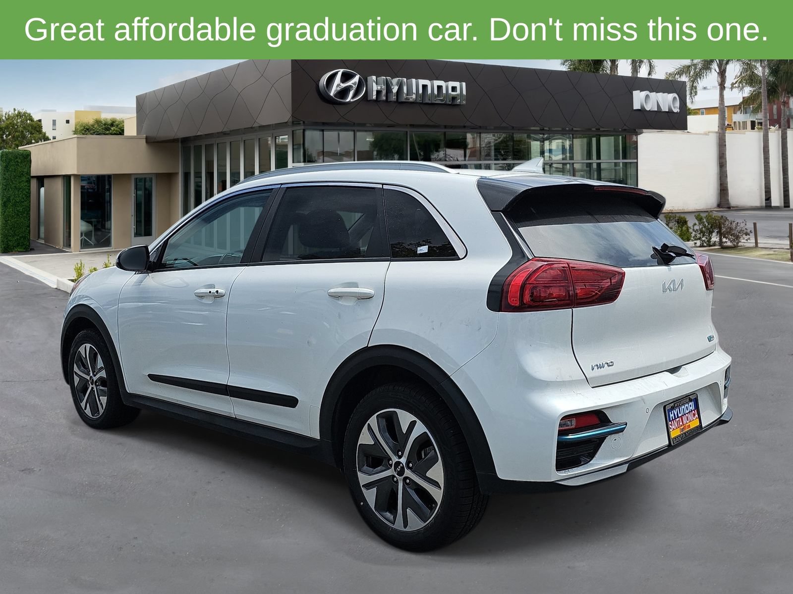 Used 2022 Kia Niro EX Premium w/ Cold Weather Package FWD image 5