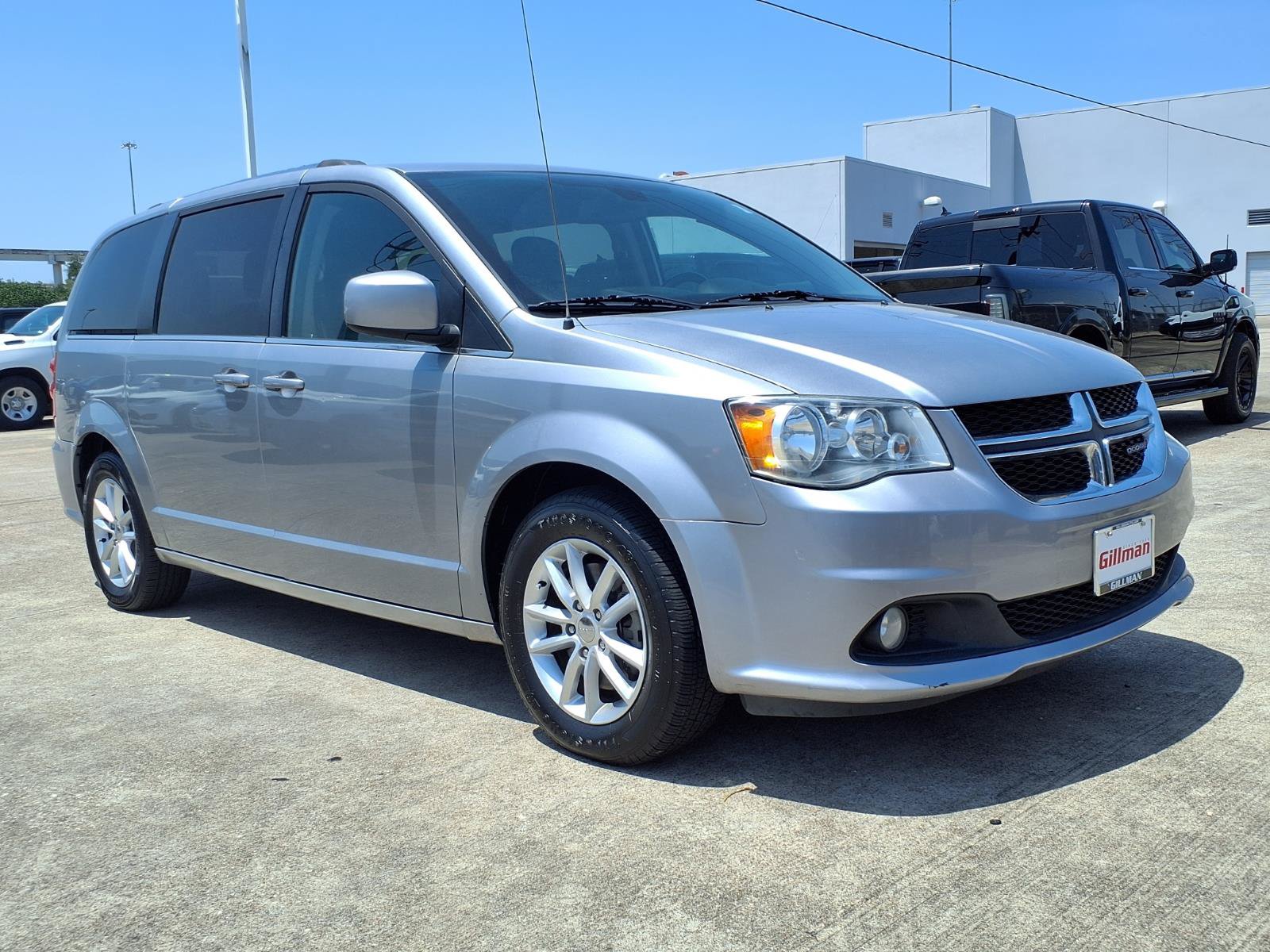 Used 2019 Dodge Grand Caravan SXT FWD image 2
