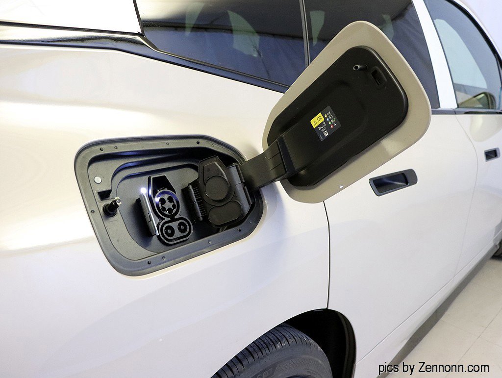 Used 2026 BMW iX xDrive45 image 27