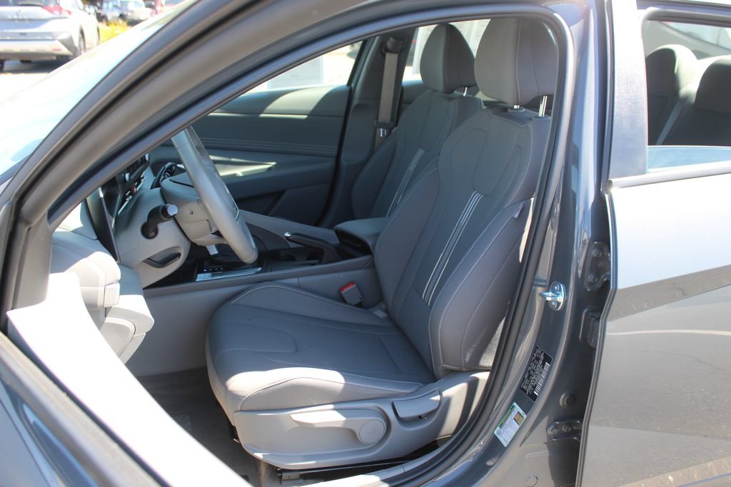 Used 2025 Hyundai Elantra Sport FWD image 12