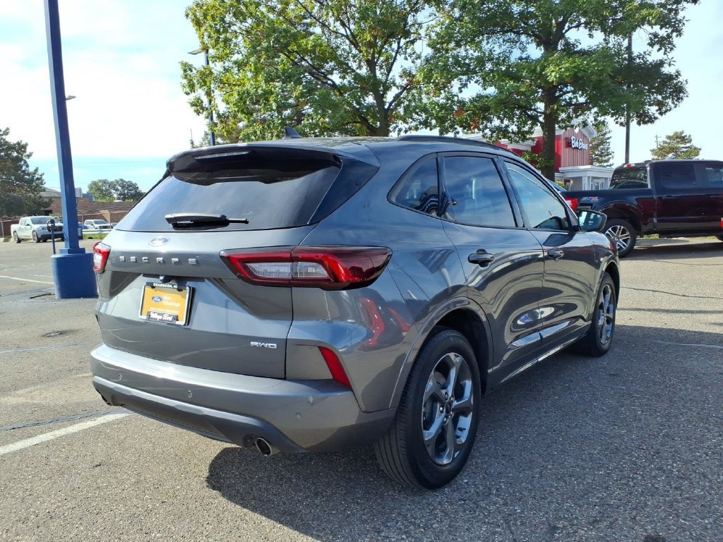Certified 2023 Ford Escape ST-Line w/ Tech Pack #1 AWD/4WD image 6