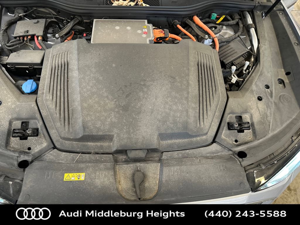 Used 2021 Audi e-tron Premium Plus w/ Premium Plus Package image 27