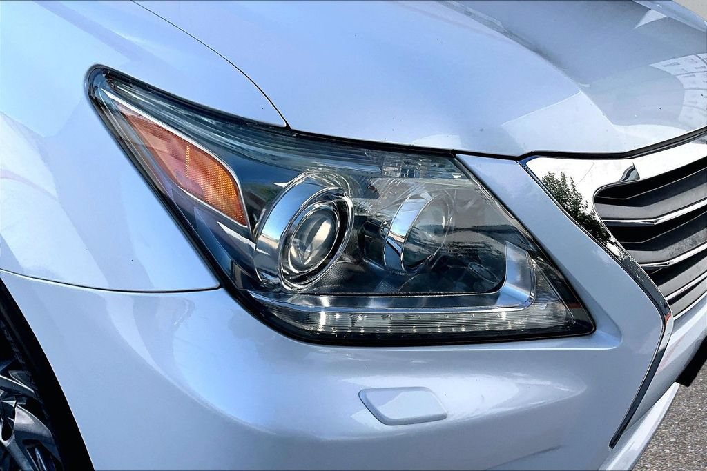Used 2013 Lexus LX 570 4WD w/ Luxury Pkg image 31