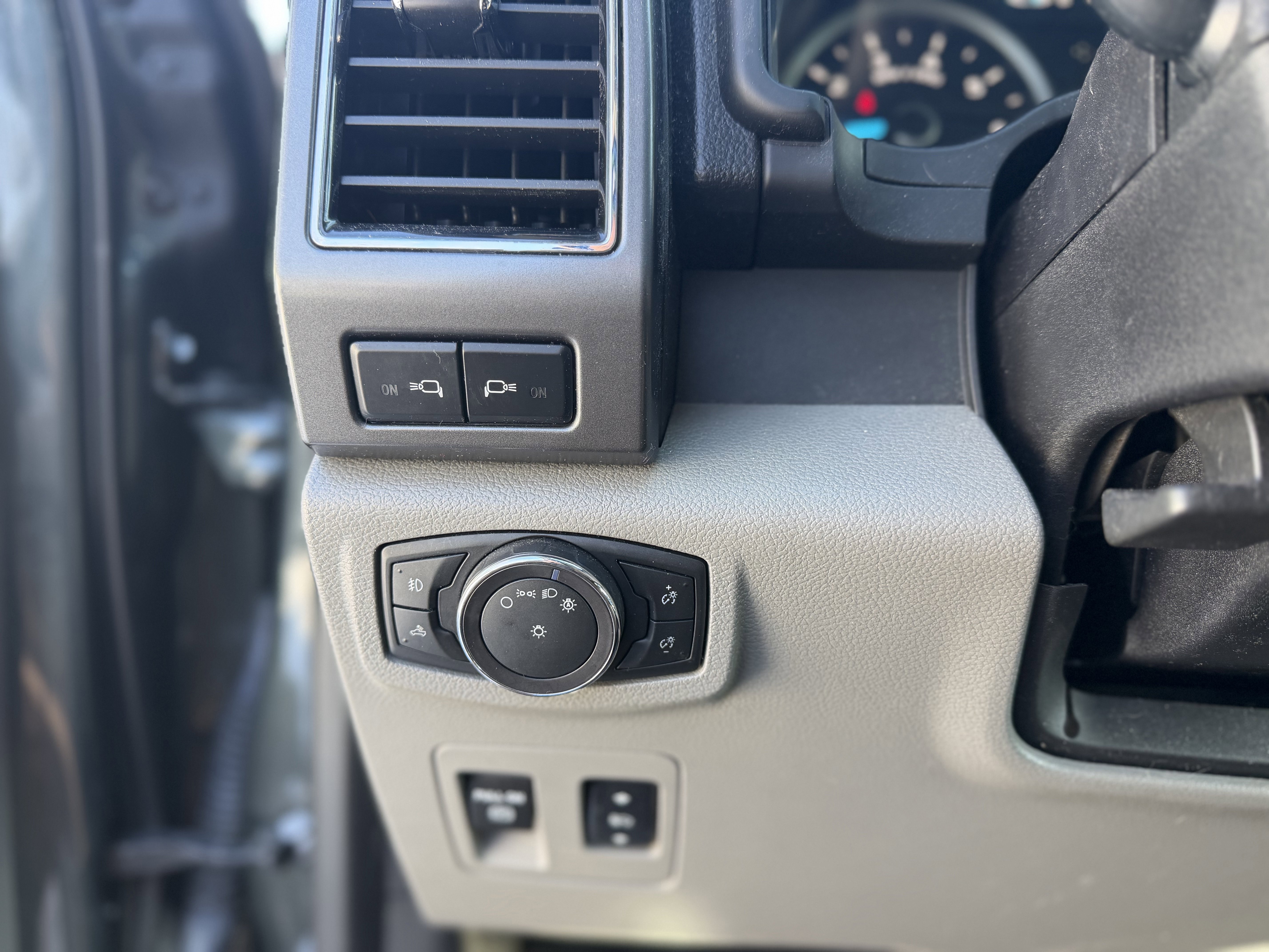 Used 2018 Ford F150 XLT w/ Equipment Group 302A Luxury image 27