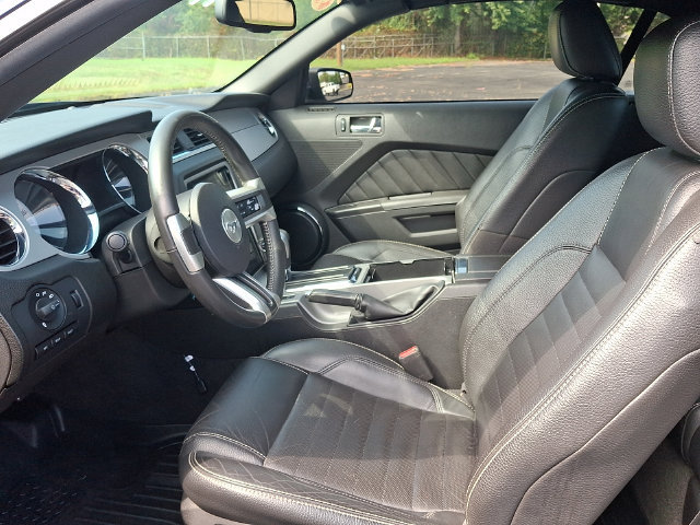 Used 2011 Ford Mustang GT Premium w/ Comfort Pkg RWD image 13