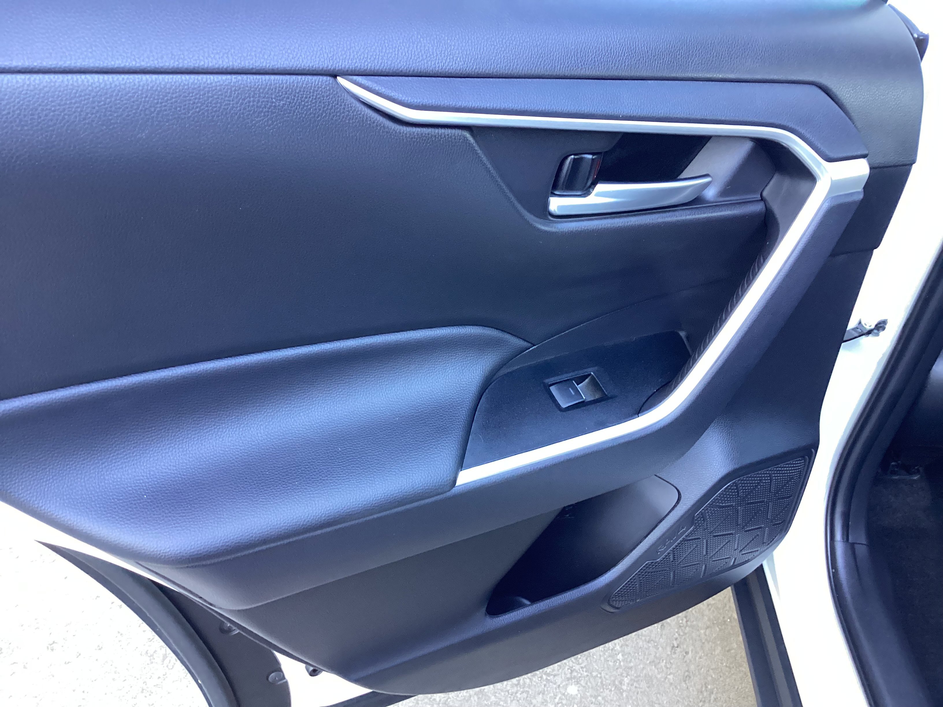 Certified 2025 Toyota RAV4 XLE image 24