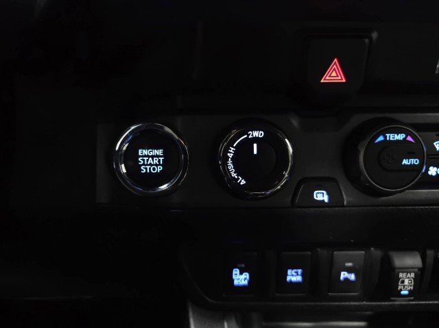 Used 2021 Toyota Tacoma TRD Sport w/ Technology Package AWD/4WD image 25
